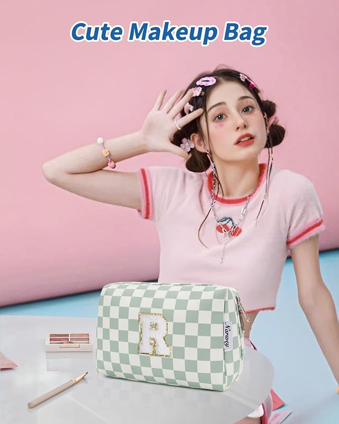 Narwey Birthday Gifts for Teen Girls Women Personalized Initial Checkered Makeup Bag Preppy Cosmetic Bag Trendy Stuff 6 8 10 11 12 13 14 16 18 Years Old Travel Toiletry Bag (Green Letter R)