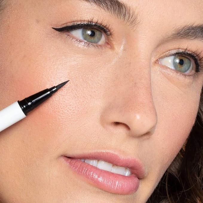 ILIA - Clean Line Liquid Liner with Precision Tip | Quick Dry, Water Resistant, Smooth Application | Carbon Black-Free, Non-Toxic, Vegan, Cruelty-Free (Classic Black, 0.01 fl oz | 0.55 ml)