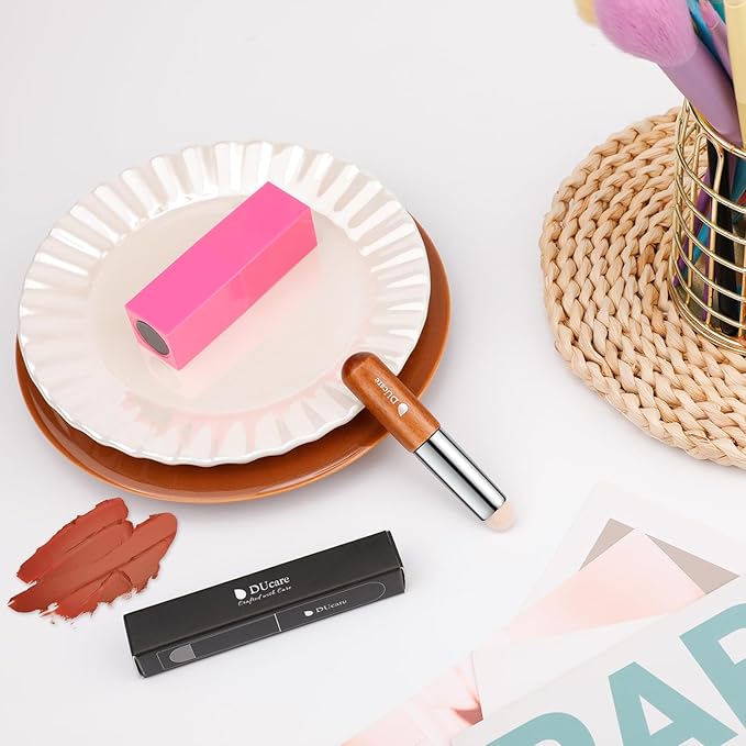 DUcare Lip Brush Lip Smudge Brush With Cap Mini Lip Makeup Brush Multi-purpose Makeup Blending Brush for Home and Travel