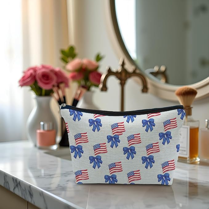 Coquette Blue Bow American Flag Makeup Bag, Red White and Blue Patriotic Cosmetic Bags Gifts for Women, Preppy Girly Portable Travel Toiletry Bag Zipper Makeup Pouch