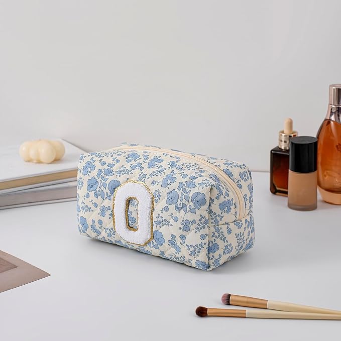 JOVAKIT Alphabet Makeup Bag Cosmetic Bag for Women, Christmas Gifts for Girls Age 6-18, Floral Flowers Coquette Travel Toiletry Zipper Make Up Pouch Organizer Trendy Stuff (Blue Floral O)