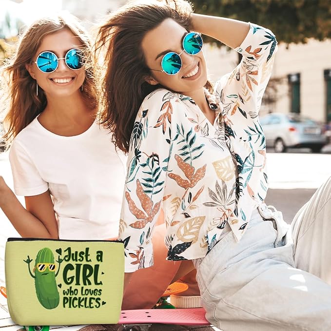 Cute Pickles Makeup Bag Pickle Gifts Cosmetic Travel Bags Pickle Accessories Decor Stuff for Vegetable Pickles Lovers Women Girls Sister Best Friend Mom Chef Funny Skincare Bag for Christmas Birthday