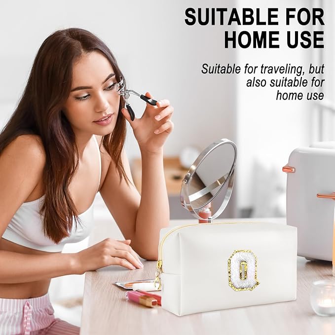 Gifts for Girls Initial Makeup Bag Personalized Cosmetic Bag with Zipper Cute Travel Toiletry Bags Waterproof PU Preppy Makeup Pouch Birthday Gift for Teen Girls Women(White Q)