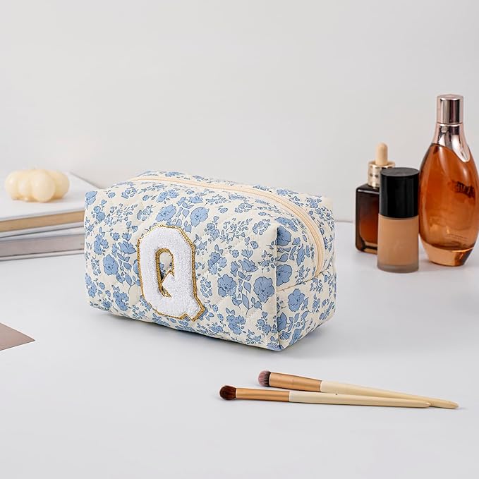 Gleyemor Personalized Initial Makeup Bag for Women, Cute Quilted Blue Floral Cotton Cosmetic Bag, Christmas Gifts for Her Mom Friend Sister Bridesmaid Teacher Women Q