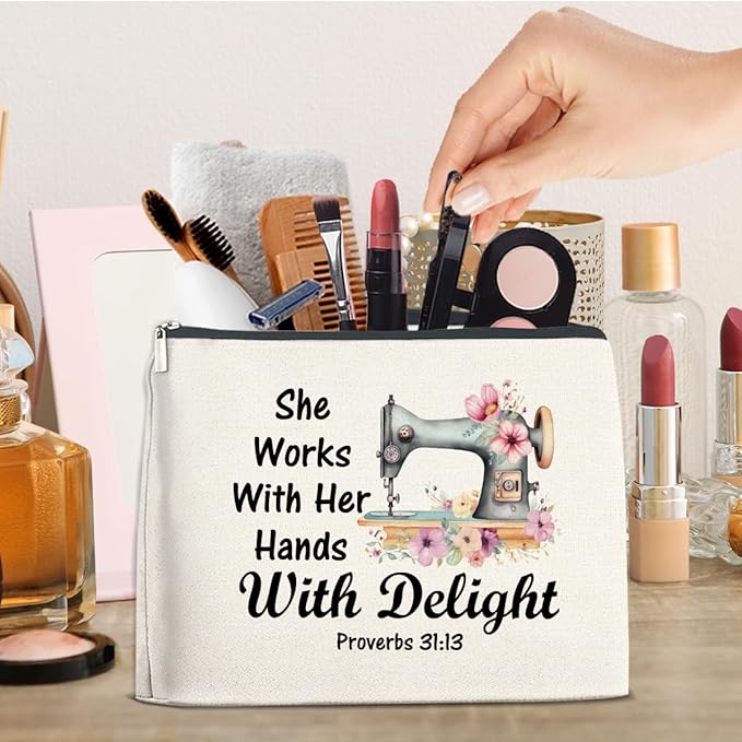 Sewing Gifts Makeup Bag, Quilting Gift for Quilters Sewing Lover, Inspirational Hostess Gifts for Women Mom Grandma Birthday Christmas Zipper Cosmetic Bag Travel Toiletry Pouch for Purse