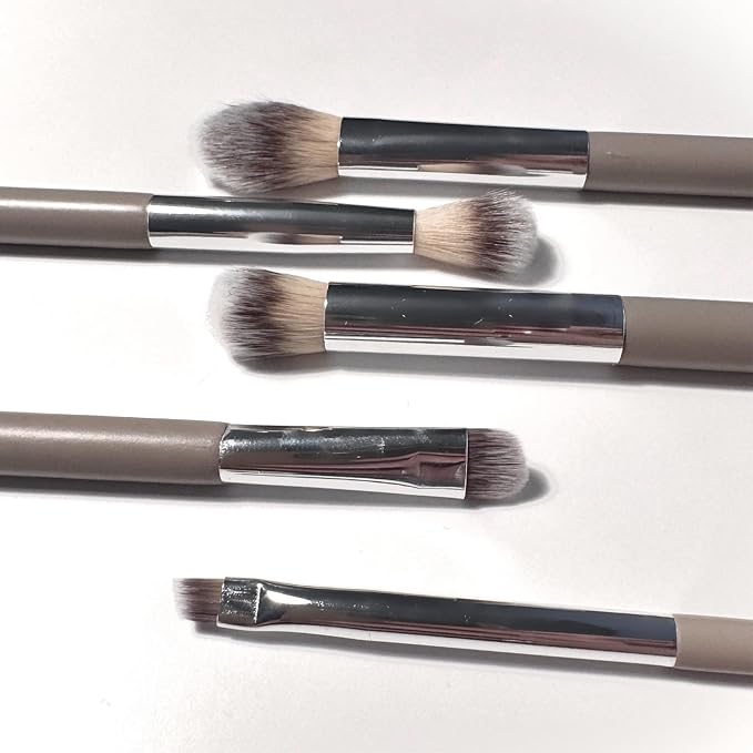 Sandstone Soft Collection Makeup Brush - Professional Premium Blending brush for applying and blending eyeshadow. Ultra soft bristles and easy to use. Vegan Makeup brush for all skin types