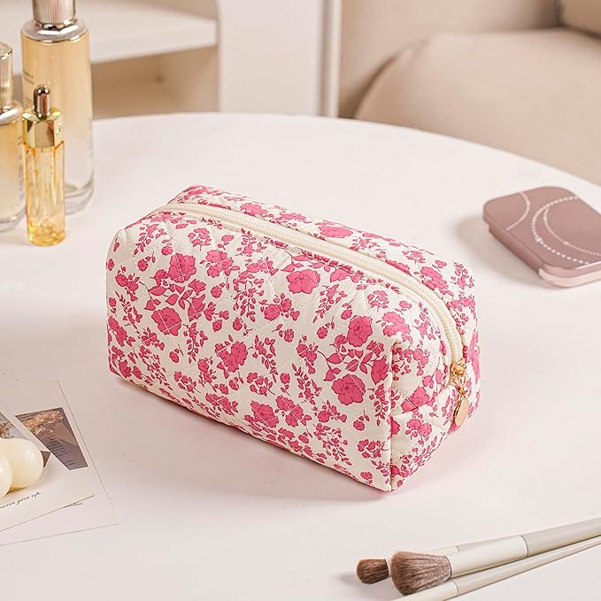 Cute Square Floral Cotton Makeup Cosmetic Bag for Women Girls, Travel Quilted Zipper Make Up Bag, Square Flowers Organizer Case Kawaii Makeup Cosmetic Travel Cloth Pouch (Red Floral)