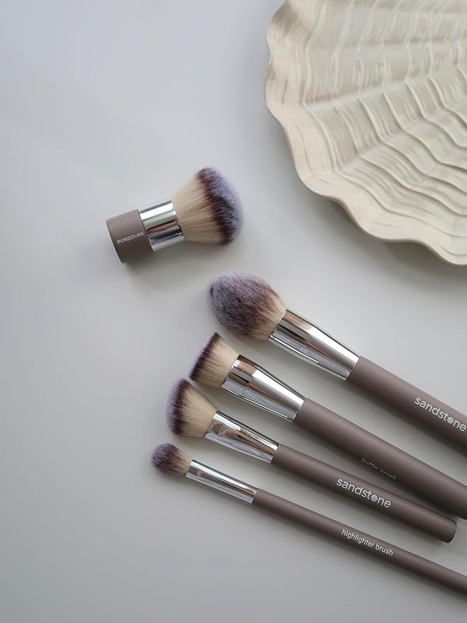 Sandstone Scandinavia Soft Collection Makeup Brush - Professional Premium Highlighter brush for applying and blending highlighter. Ultra soft bristles. Vegan Makeup brush for all skin types