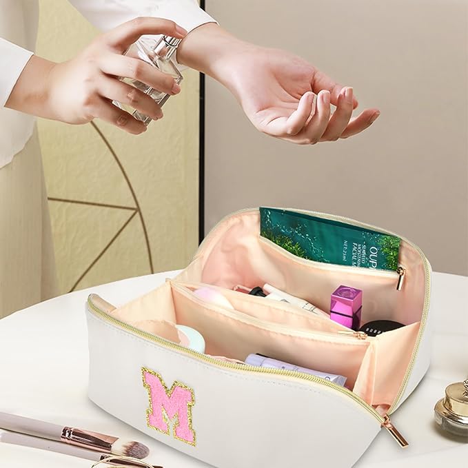 for Christmas Day Gifts, Makeup Bag for Women, PU Leather Travel Toiletry Bags, Initial Make Up Cosmetic Pouch for Teen Girls, Wide Open Portable Skincare Bag, Personalized Birthday Gifts, White Q