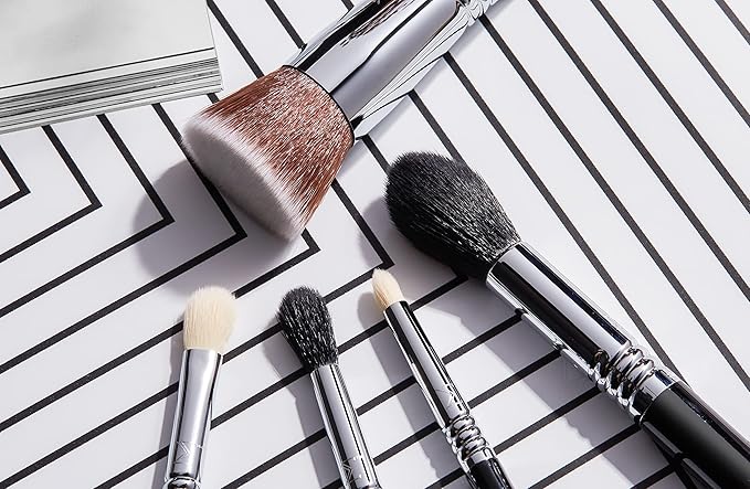 Sigma Beauty Professional E30 Pencil Brush – Pencil Applicator Makeup Brush with Synthetic SigmaTech® Fibers for Flawless Eye Makeup, EyeBrush for Highlighting, Lining, Smudging & Blending (1 Brush)