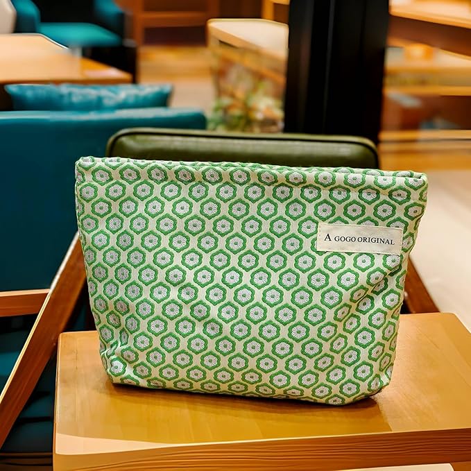 STARDW Aesthetic Floral Makeup Bag Cute Small Cosmetic Bags for Women Girls, Travel Toiletry Bag Large Capacity Zipper Makeup Pouch, Purse Organizer Pouches (Fresh)