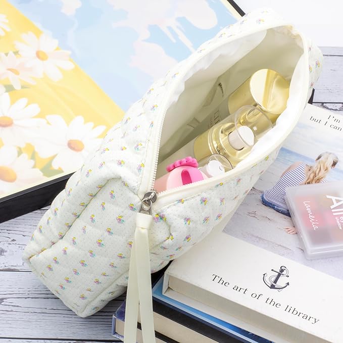 PAZIMIIK Quilted Makeup Bag Large Travel Zipper Soft Cosmetic Pouch for Women Girls Make Up,Little Flower White