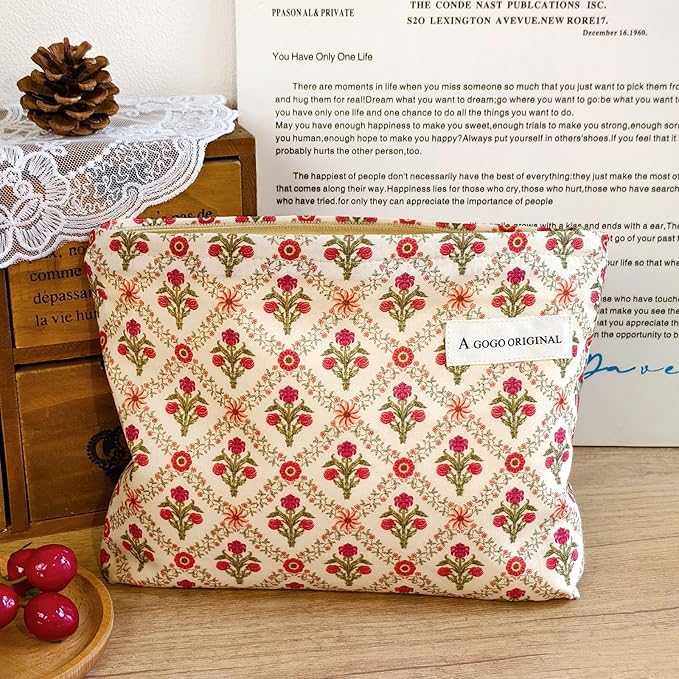 STARDW Aesthetic Floral Makeup Bag Cute Small Cosmetic Bags for Women Girls, Travel Toiletry Bag Large Capacity Zipper Makeup Pouch, Purse Organizer Pouches