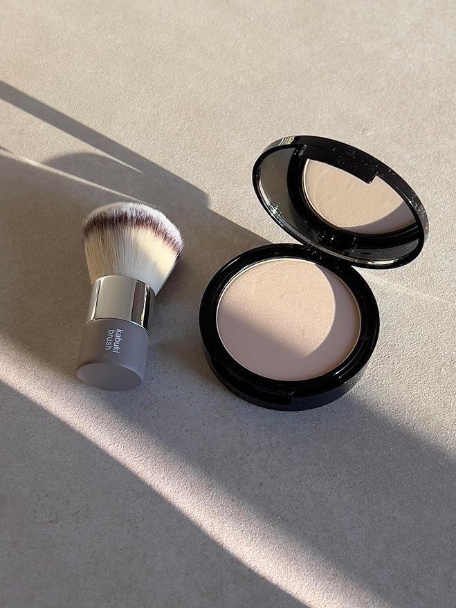 Sandstone Scandinavia Soft Collection Makeup Brush - Professional Premium Kabuki brush for applying and blending loose and compact powder and liquid foundation. Vegan ultra soft bristles.