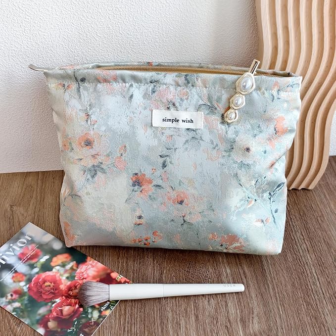 STARDW Aesthetic Floral Makeup Bag Cute Small Cosmetic Bags for Women Girls, Travel Toiletry Bag Large Capacity Zipper Makeup Pouch, Purse Organizer Pouches (Aesthetic Roses)